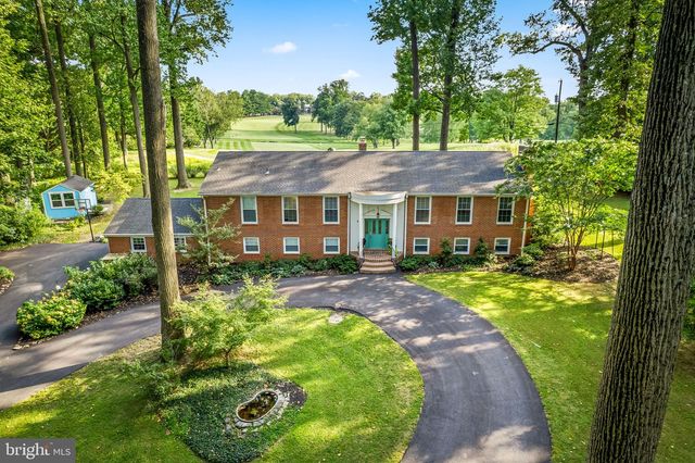 4 COUNTRY CLUB LN, Phoenix, MD 21131