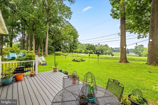 4 COUNTRY CLUB LN, Phoenix, MD 21131