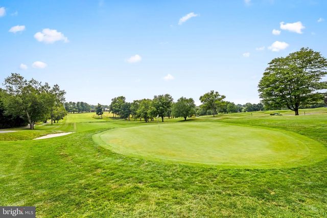 4 COUNTRY CLUB LN, Phoenix, MD 21131