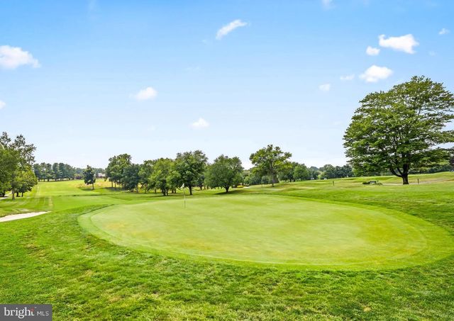 4 COUNTRY CLUB LN, Phoenix, MD 21131