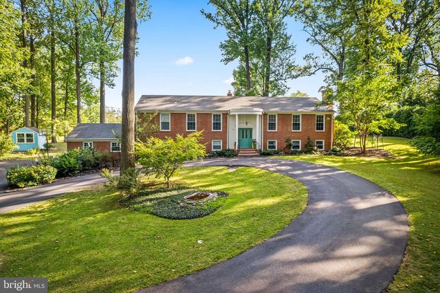 4 COUNTRY CLUB LN, Phoenix, MD 21131