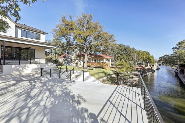 300 Deer DR, Sunrise Beach Village, TX 78643