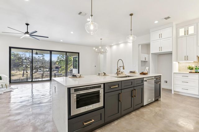 300 Deer DR, Sunrise Beach Village, TX 78643