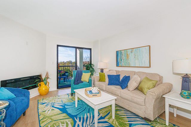 311 69th Ave N Apt 302, Myrtle Beach, SC 29572