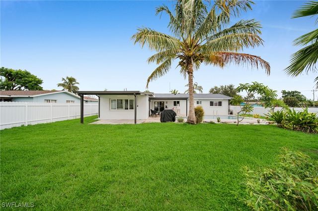 1118 NE Pine Island LN, Cape Coral, FL 33909