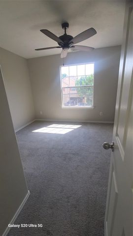 17242 Oakwood Chase Drive, Spring, TX 77379