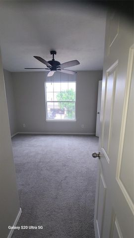 17242 Oakwood Chase Drive, Spring, TX 77379