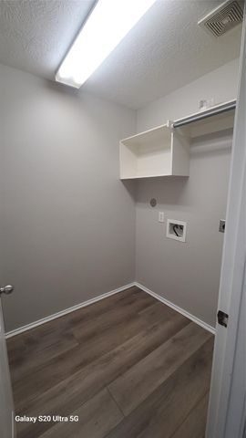 17242 Oakwood Chase Drive, Spring, TX 77379