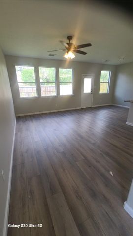 17242 Oakwood Chase Drive, Spring, TX 77379