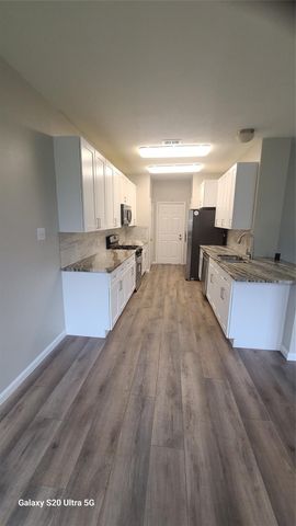 17242 Oakwood Chase Drive, Spring, TX 77379