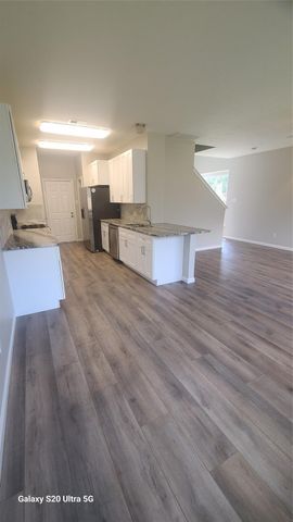 17242 Oakwood Chase Drive, Spring, TX 77379