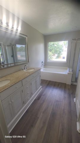 17242 Oakwood Chase Drive, Spring, TX 77379