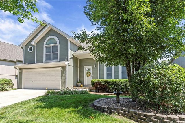 1202 Aspen Drive, Smithville, MO 64089