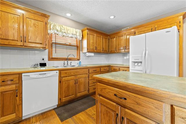 1202 Aspen Drive, Smithville, MO 64089