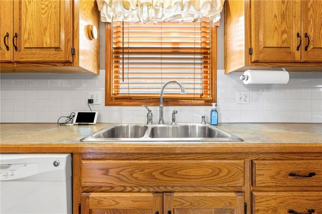 1202 Aspen Drive, Smithville, MO 64089