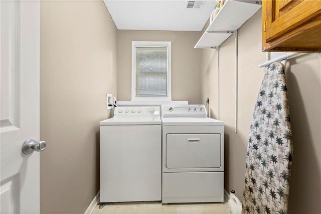 1202 Aspen Drive, Smithville, MO 64089