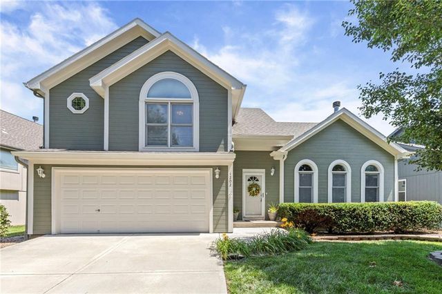 1202 Aspen Drive, Smithville, MO 64089