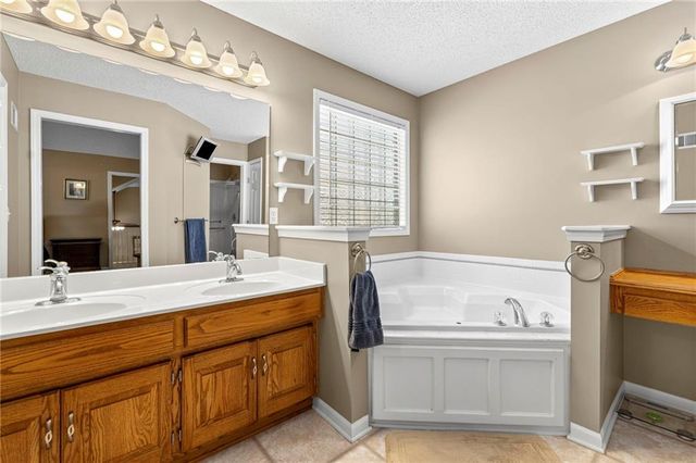 1202 Aspen Drive, Smithville, MO 64089