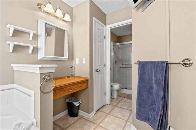 1202 Aspen Drive, Smithville, MO 64089