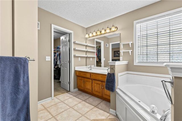 1202 Aspen Drive, Smithville, MO 64089
