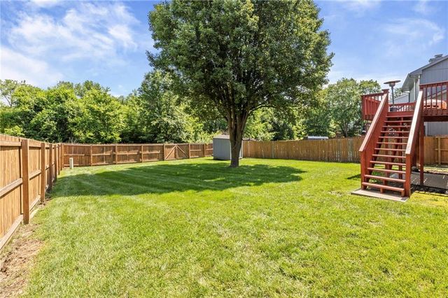 1202 Aspen Drive, Smithville, MO 64089