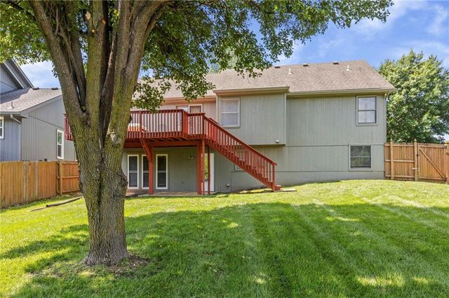 1202 Aspen Drive, Smithville, MO 64089