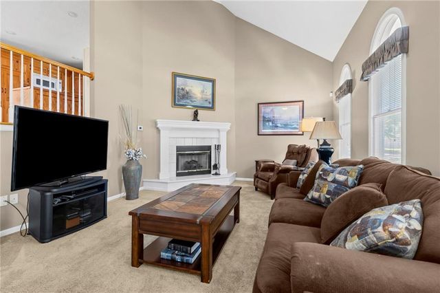 1202 Aspen Drive, Smithville, MO 64089