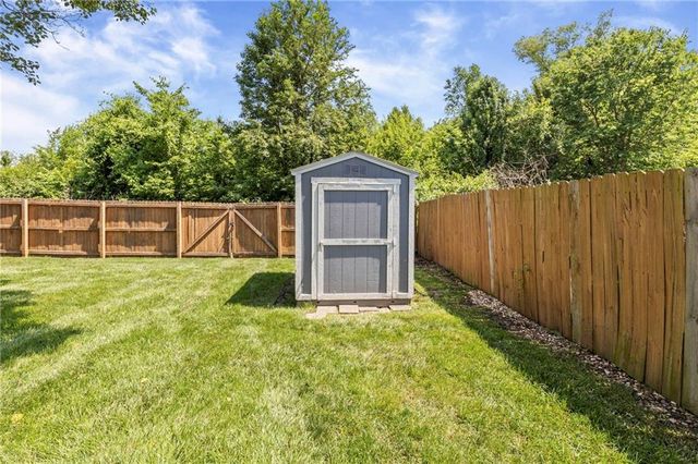 1202 Aspen Drive, Smithville, MO 64089