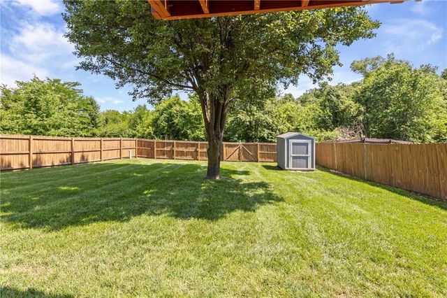 1202 Aspen Drive, Smithville, MO 64089