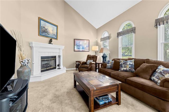 1202 Aspen Drive, Smithville, MO 64089