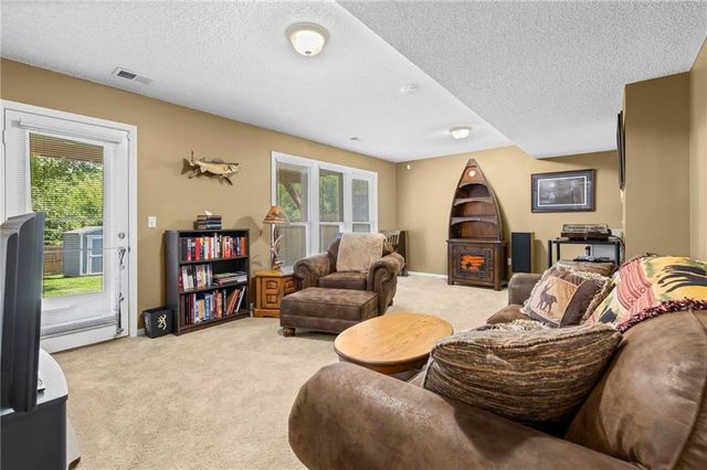 1202 Aspen Drive, Smithville, MO 64089