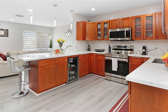 7280 SW 13th St, Miami, FL 33144