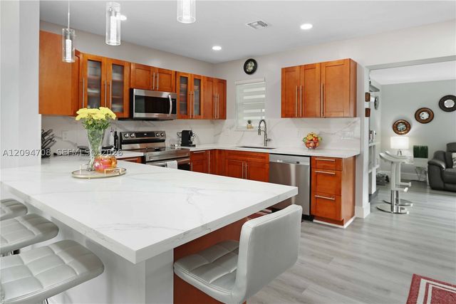 7280 SW 13th St, Miami, FL 33144