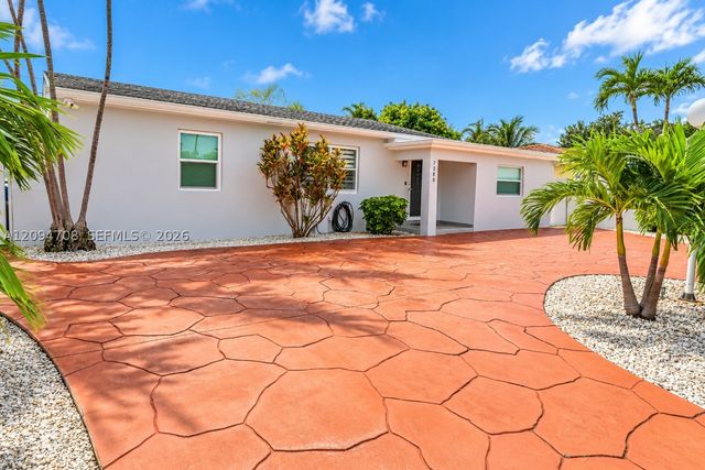7280 SW 13th St, Miami, FL 33144
