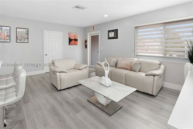 7280 SW 13th St, Miami, FL 33144