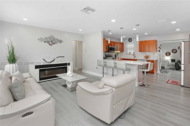 7280 SW 13th St, Miami, FL 33144