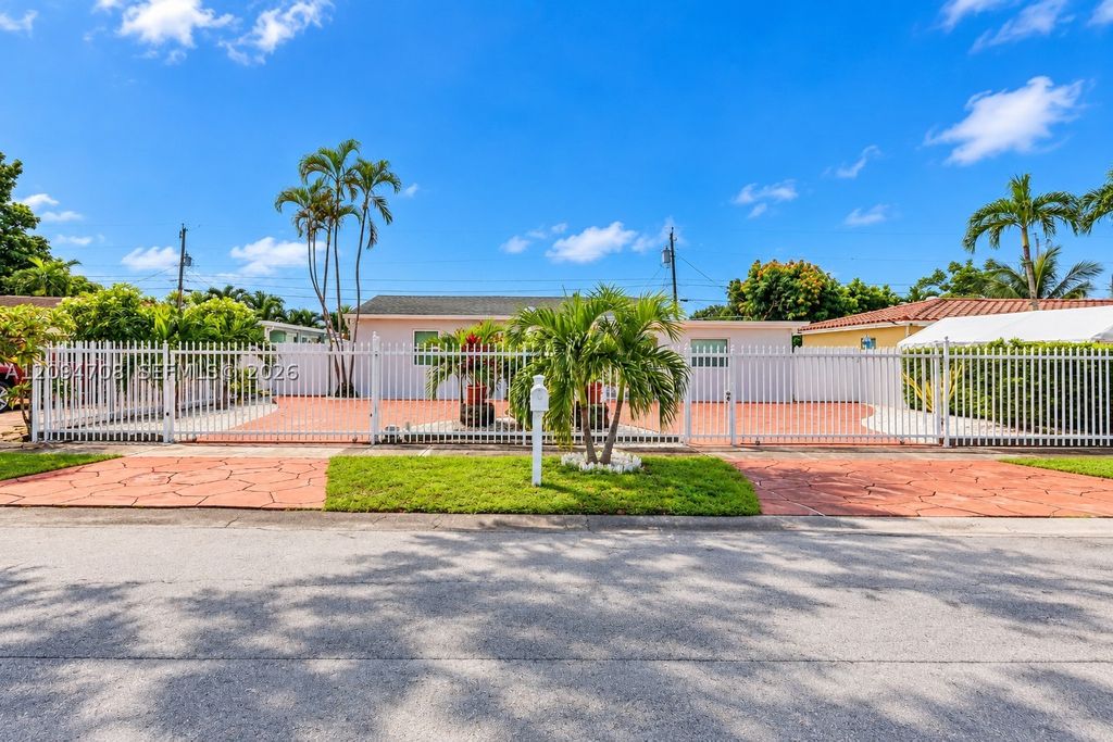 7280 SW 13th St, Miami, FL 33144
