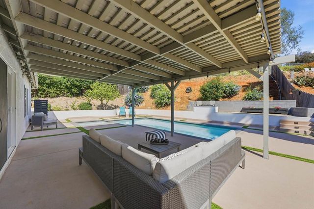 12627 Benavente Way, San Diego, CA 92129