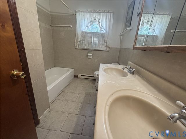 1464 Robindale Rd, North Chesterfield, VA 23235