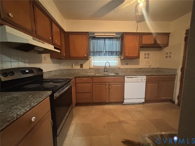 1464 Robindale Rd, North Chesterfield, VA 23235