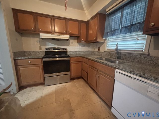 1464 Robindale Rd, North Chesterfield, VA 23235