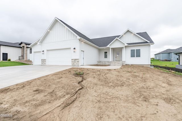 2002 Frisco Way, Bismarck, ND 58503 property photo