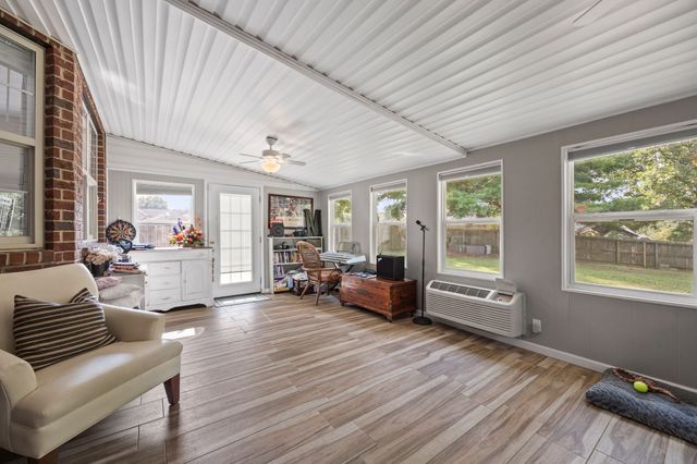 1508 Creekstone Dr, Columbia, TN 38401