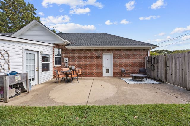 1508 Creekstone Dr, Columbia, TN 38401