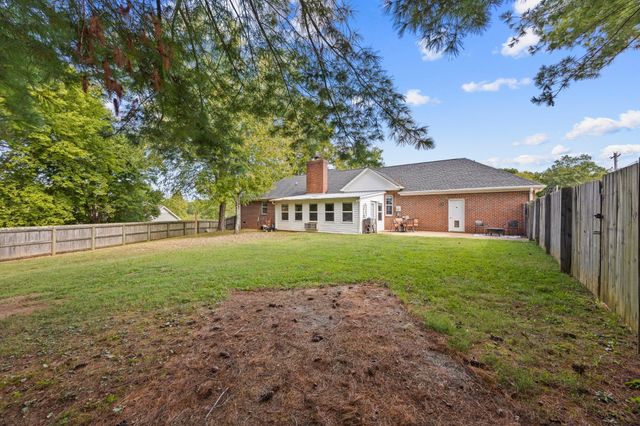 1508 Creekstone Dr, Columbia, TN 38401