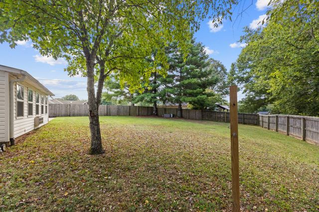1508 Creekstone Dr, Columbia, TN 38401