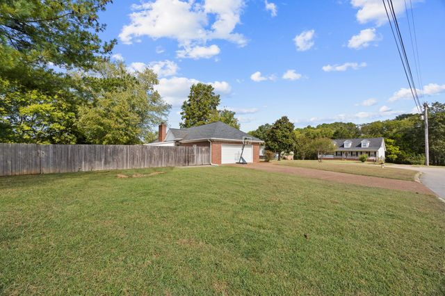 1508 Creekstone Dr, Columbia, TN 38401