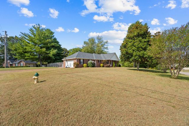 1508 Creekstone Dr, Columbia, TN 38401