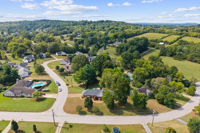 1508 Creekstone Dr, Columbia, TN 38401