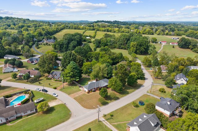 1508 Creekstone Dr, Columbia, TN 38401